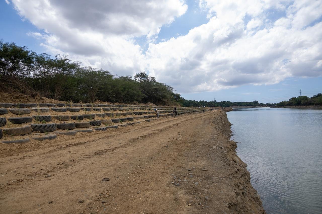 Trabajos de recuperación ambiental en el río Haina
