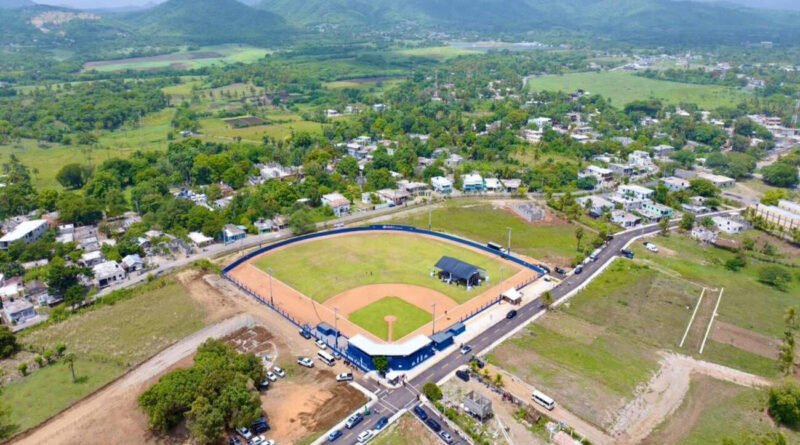 Campo de béisbol Nelson Mateo entregado en Pizarrete, provincia Peravia, por el presidente Luis Abinader