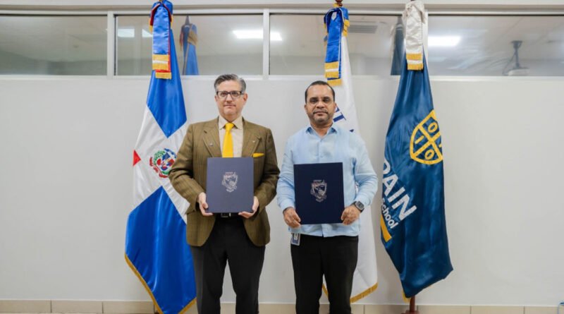 ITLA y Spain Business School durante la firma del acuerdo de cooperación