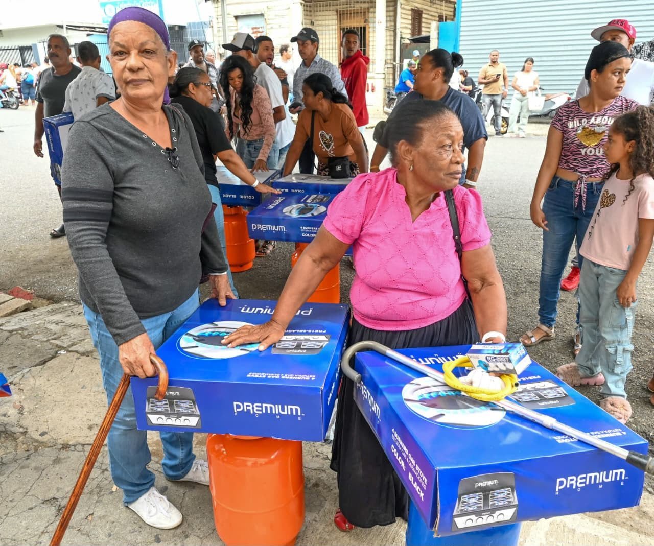 Familias de Santiago beneficiadas por el programa Cambio de Fogones por Estufas