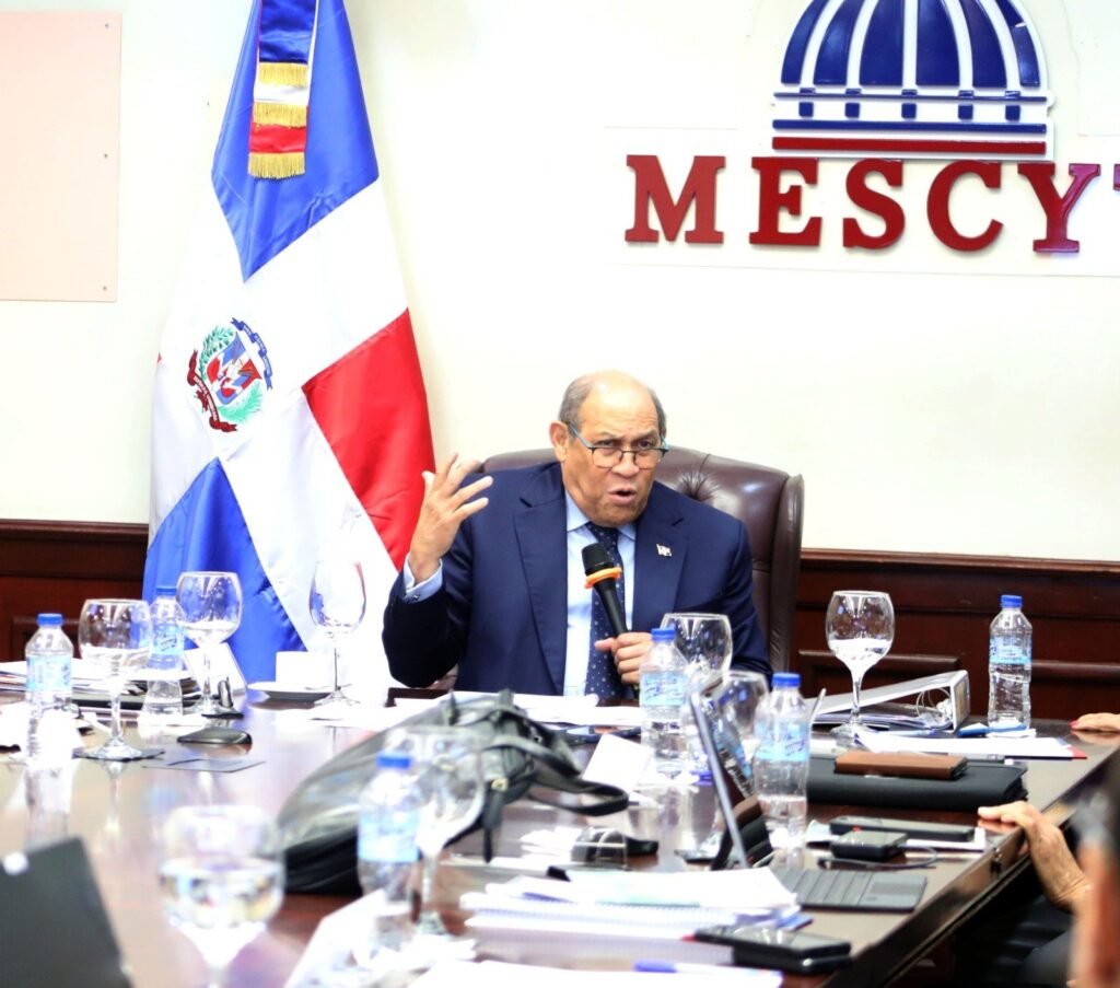 Sesión del CONESCyT sobre autonomía universitaria y educación superior en República Dominicana