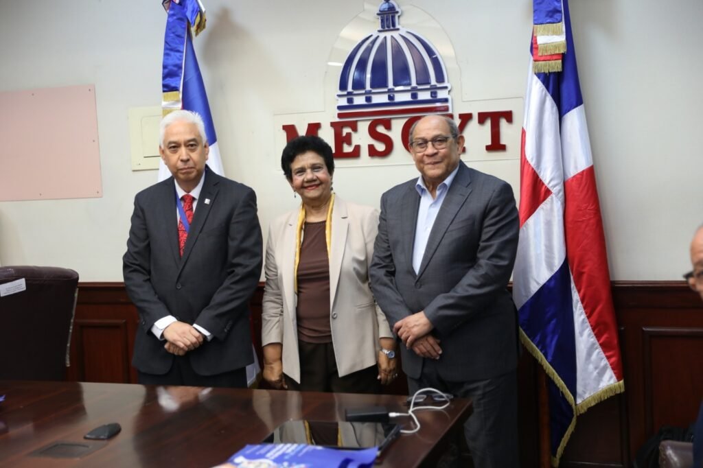 Rafael Santos Badía durante la Semana de la Calidad, Creatividad e Innovación del MESCyT en Santo Domingo