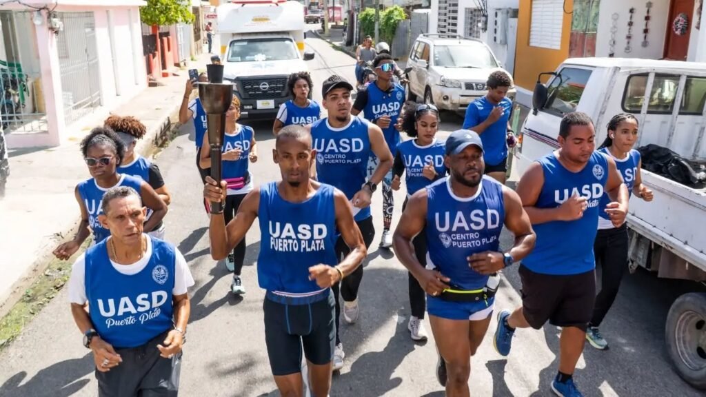 Recorrido de la antorcha de los XLV Juegos Deportivos Tony Barreiro en la UASD Centro Puerto Plata