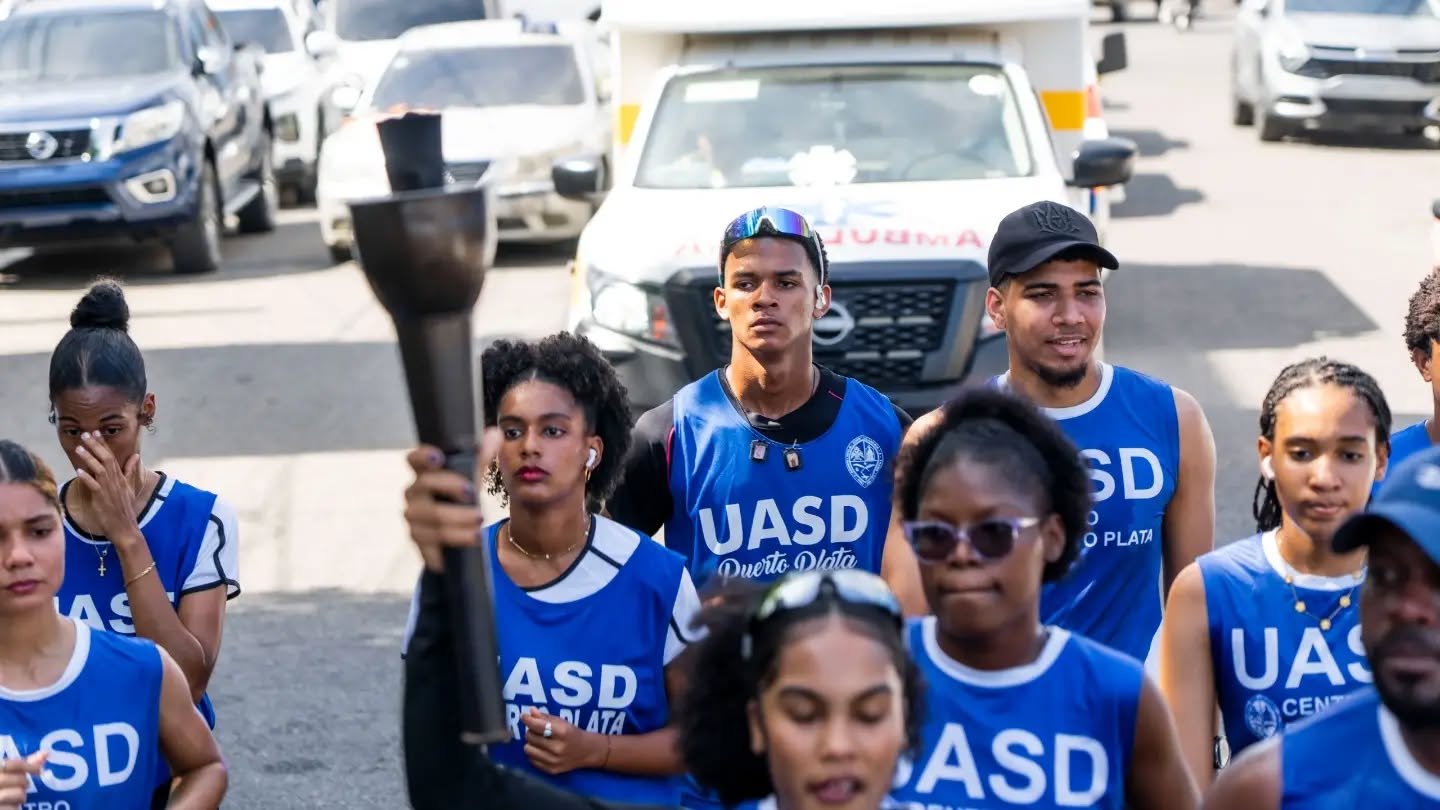 Recorrido de la antorcha de los XLV Juegos Deportivos Tony Barreiro en la UASD Centro Puerto Plata