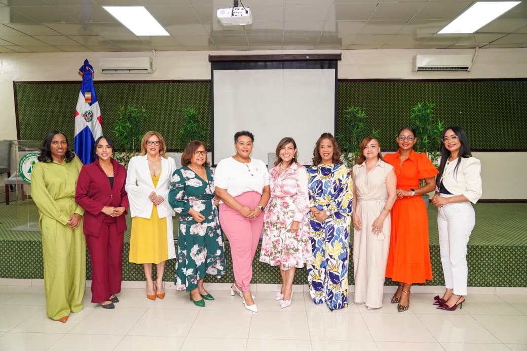 Participantes del panel Mujeres con Propósito sobre liderazgo femenino