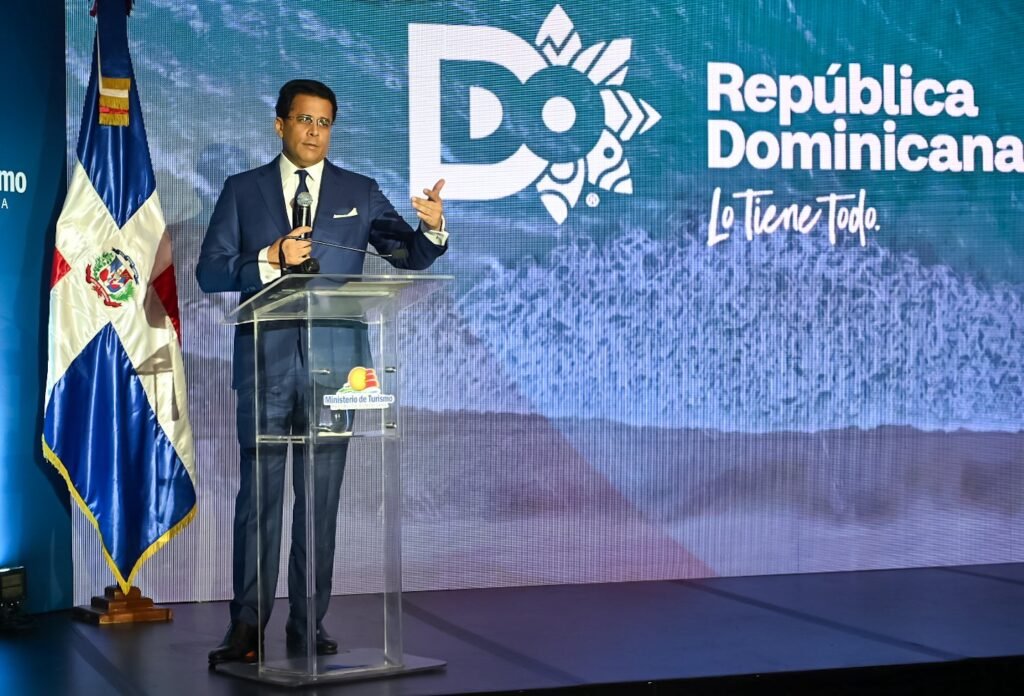 Representantes de Mitur y Visa durante la presentación de su alianza estratégica para impulsar el turismo en República Dominicana