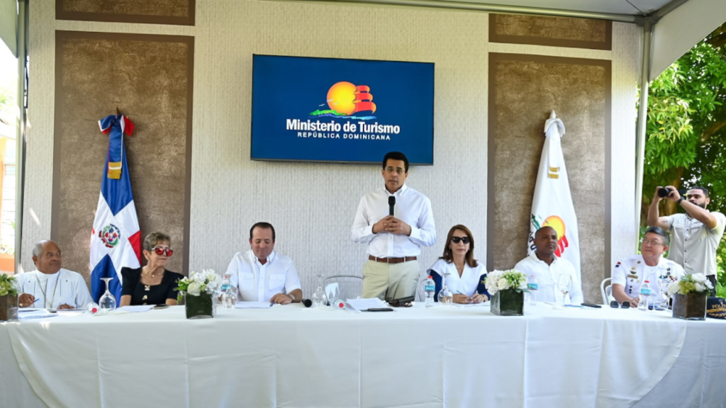 Obras de asfaltado y reconstrucción vial en Maimón, Puerto Plata