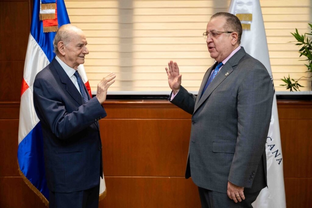 Magín Díaz juramenta a Quico Tabar como director general de Juegos de Azar