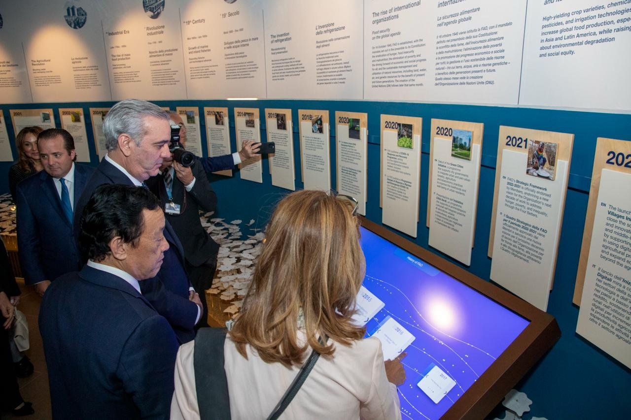 Luis Abinader durante la inauguración del Salón República Dominicana en la FAO