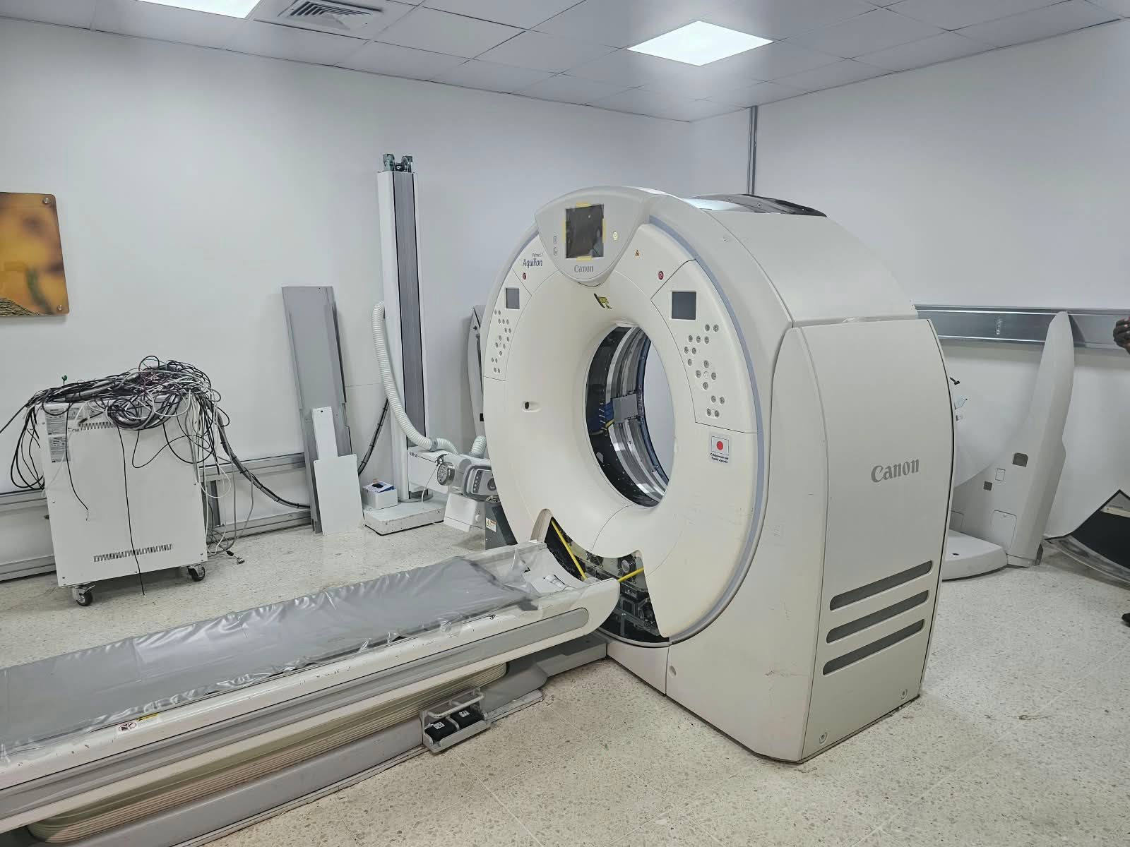 Hospital Darío Contreras restablece el servicio de tomografía y anuncia un nuevo tomógrafo de 128 cortes