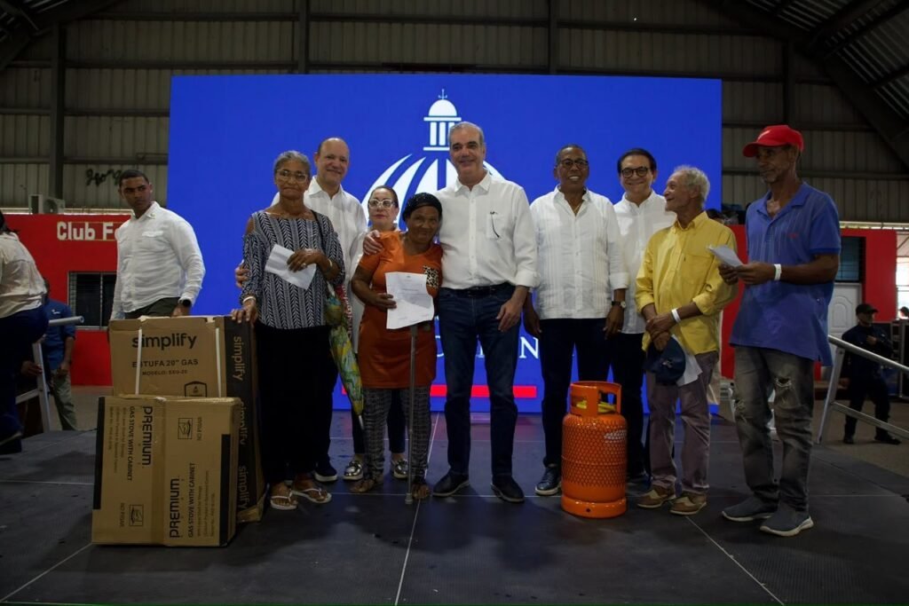 Programa Cambio de Fogones por Estufas beneficia a familias de Santiago